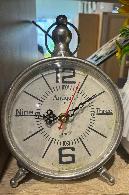  Réveil métallique argenté – style a