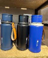  Grandes bouteilles à poignée latér